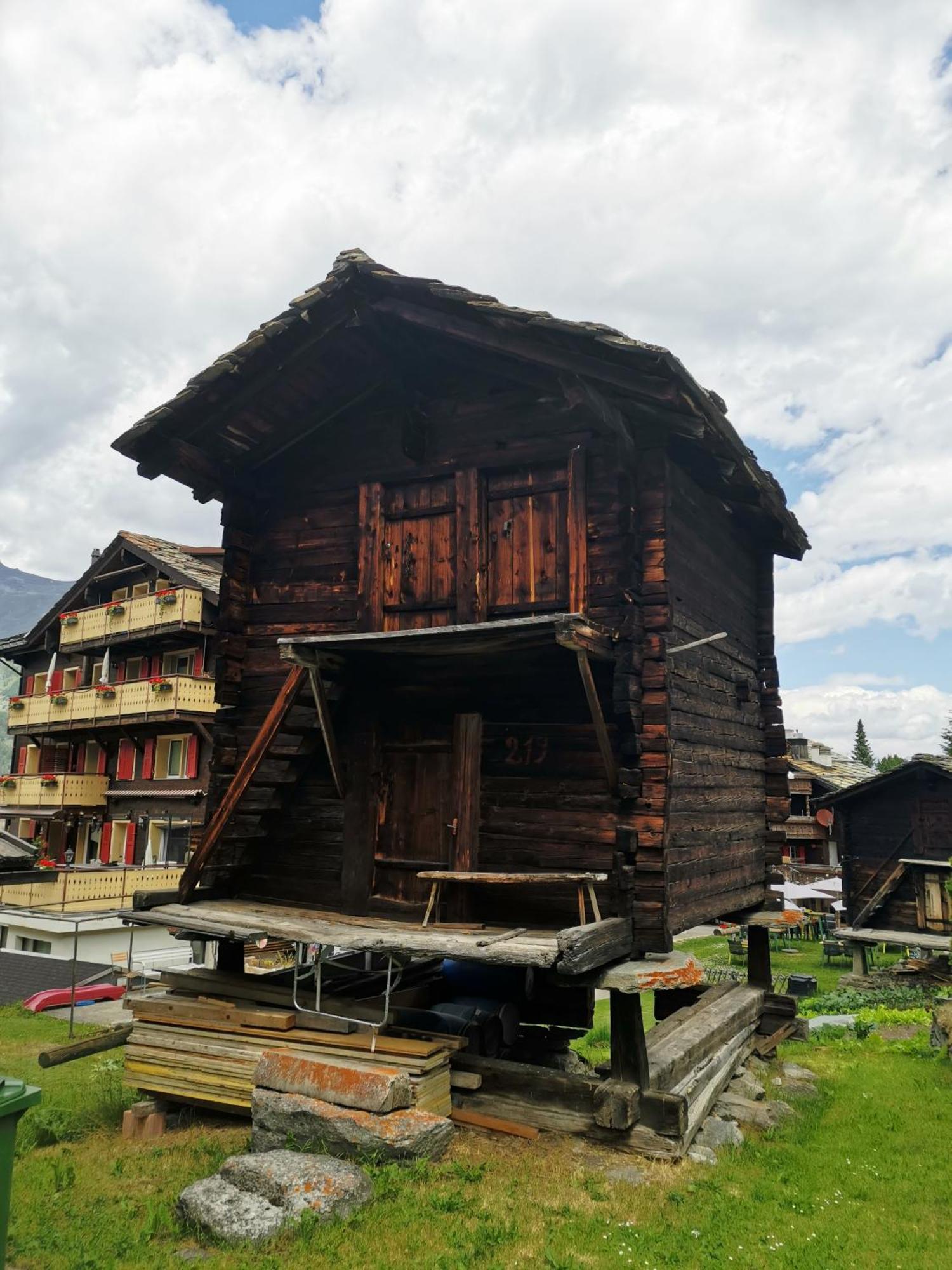 Hotel Alpina Grächen Exterior foto